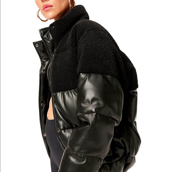 Good American Sherpa Faux Leather Puffer Cocoon in Black Size Medium - Picture 3 of 16